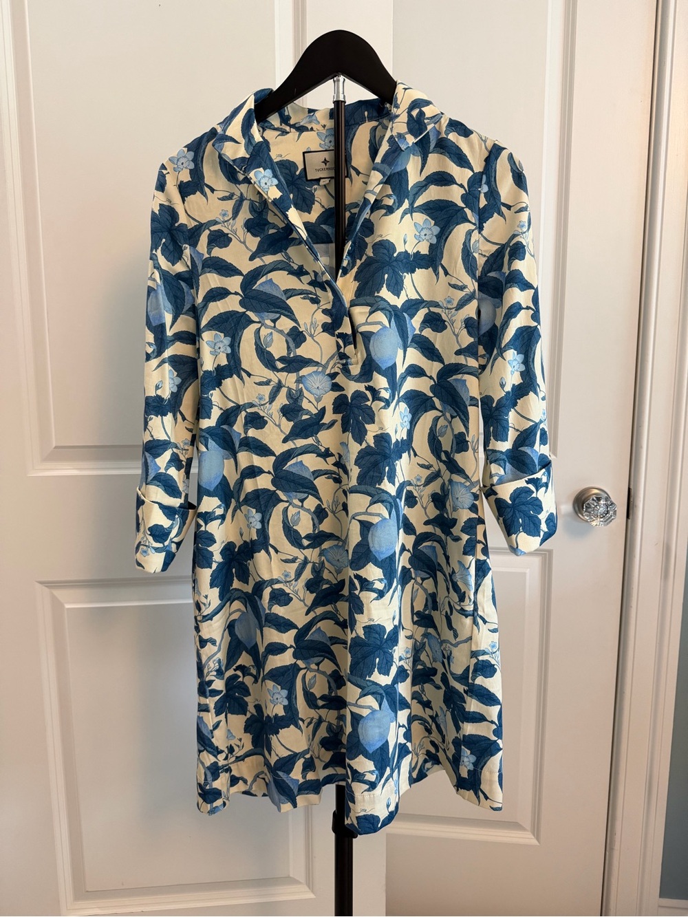 Tuckernuck Blue Floral 3/4 Sleeve Dress
